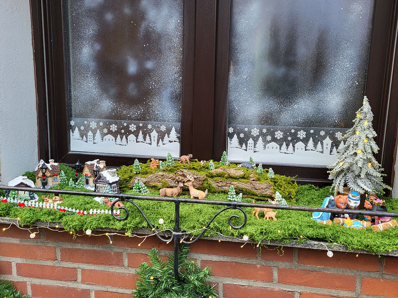 Ansicht Adventsfenster Nr.21: winterliche Miniaturlandschaft