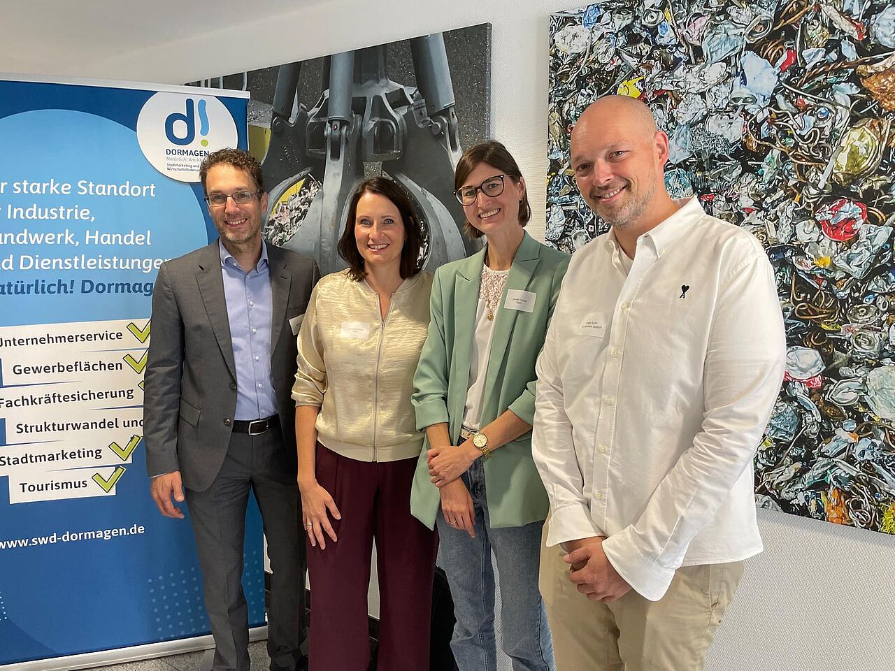 v.l.n.r.: Michael Bison, Geschäftsführer der SWD, Franziska Gräfe, Leiterin Unternehmensservice und Fachkräftesicherung, Carolin Düster, Projektmanagerin Unternehmensservice der SWD und Gregor Kurth, AS Aluminium Support GmbH